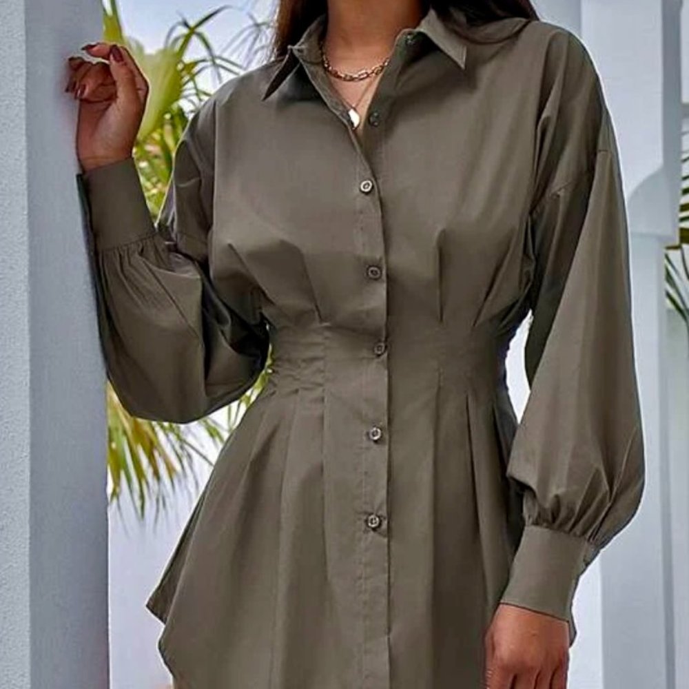 *never worn* Gathered Waist Curved Hem Blouse